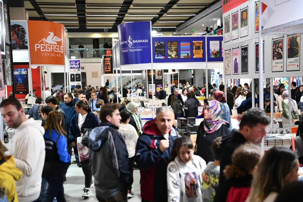 1.Balıkesir Kitap Fuarı, yazarları okuyucularıyla buluşturmaya devam ediyor