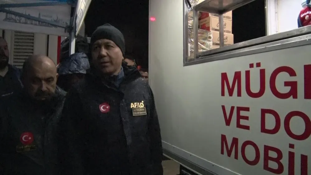 Bakan Yerlikaya, deprem bölgesinde incelemelerde bulundu