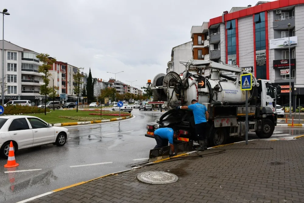 Sağanak yağışlarda BASKİ’den sahada aralıksız müdahale