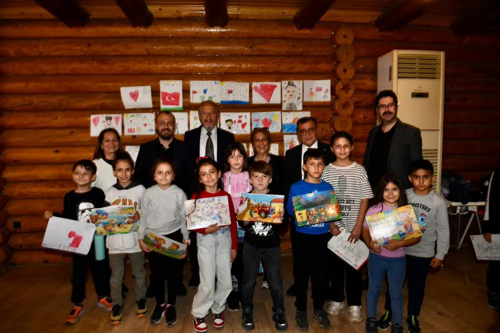 ÇOCUKLAR HAYALİNDEKİ ATATÜRK’Ü RESMETTİ