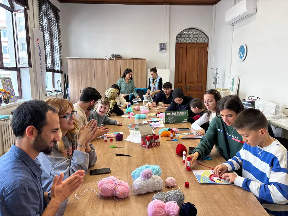 Büyükşehir özel gereksinimli bireyleri sanat çatısı altında buluşturuyor