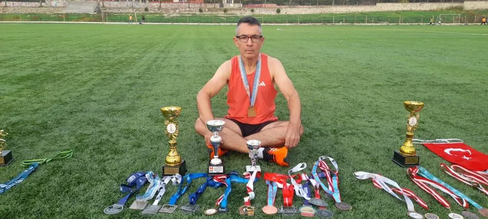 Emekli polis, deprem bölgesinden rekorlara koşuyor