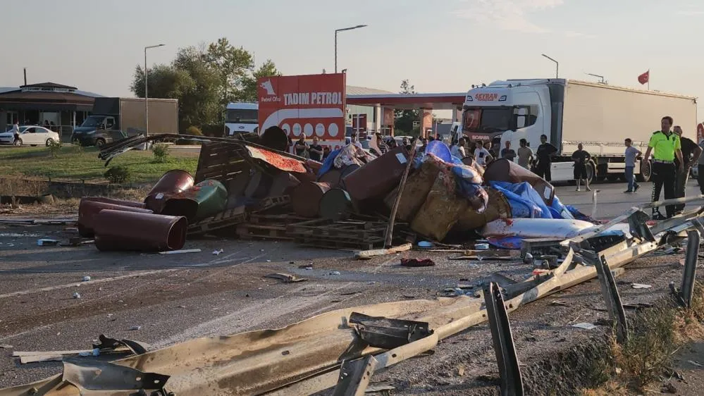 Kontrolden çıkan kamyon devrildi: 1 ağır yaralı