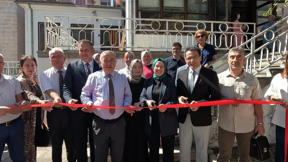 Kursiyerler çini sanatlarıyla mest ettiler
