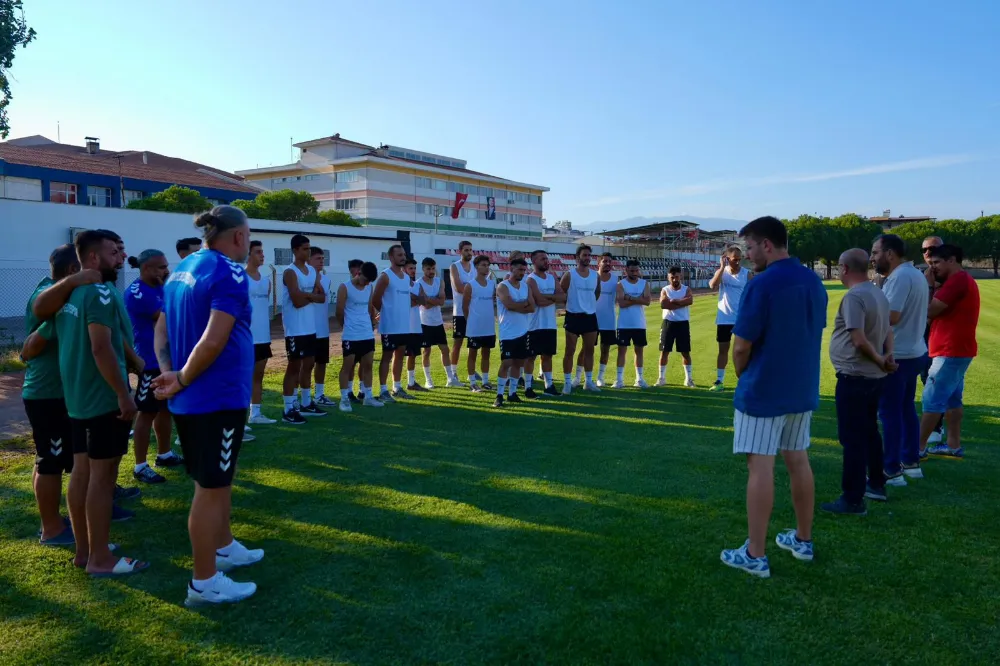 BURHANİYE BELEDİYESPOR SAHAYA İNDİ